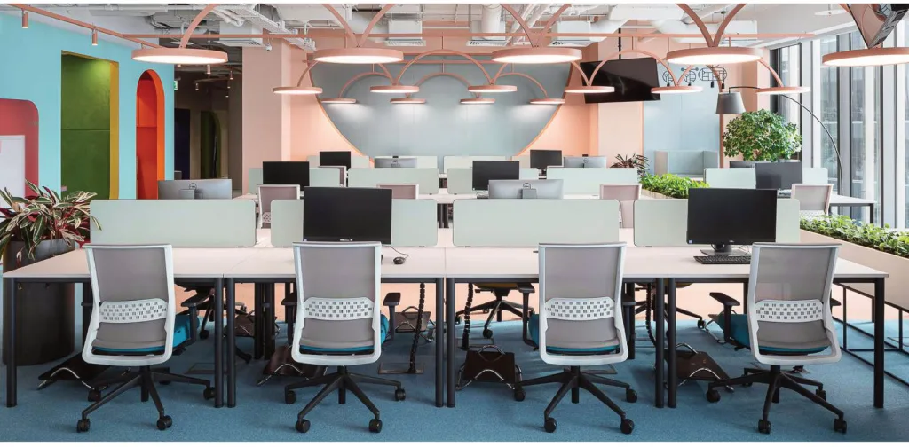 Mesas de oficina Actiu en espacio abierto de trabajo